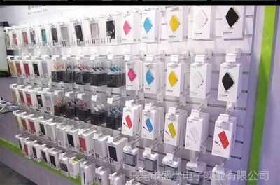 智能防盜與高效陳列 數碼配件柜的掛鉤鎖與槽板應用指南
